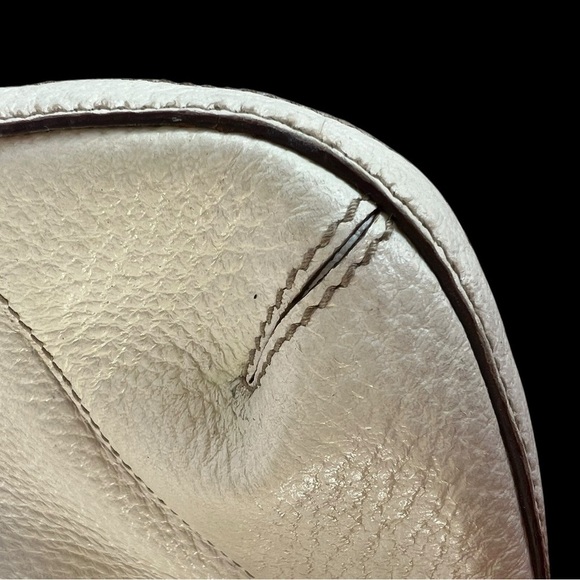Winter White  Gucci Horsebit Bag - Picture 5 of 9